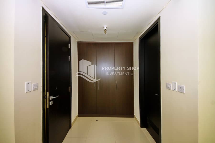 7 2-bedroom-apartment-al-reem-island-marina-square-tala-tower-cabinet-2. JPG