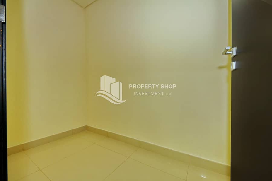 8 2-bedroom-apartment-al-reem-island-marina-square-tala-tower-storage. JPG