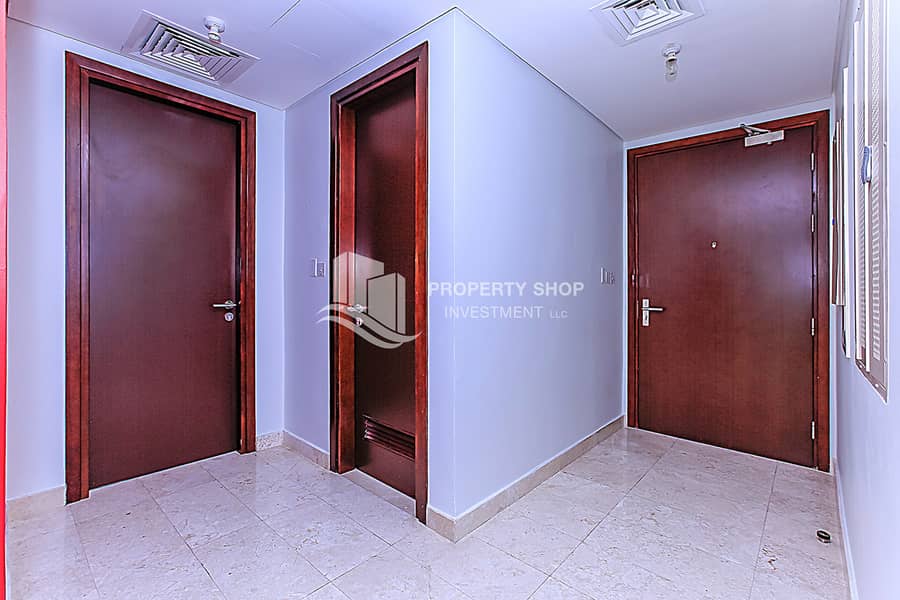 17 3-bedroom-apartment-al-reem-island-marina-square-mrina-heights-1-foyer-1. JPG