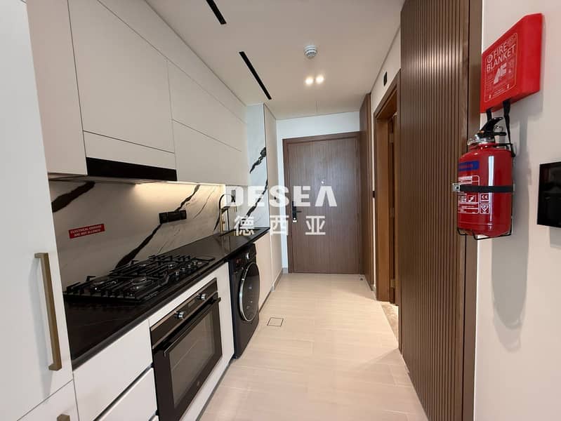 5 KITCHEN (2). jpg