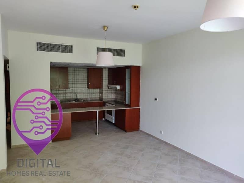 9 facing kitchen. . 1. jpg