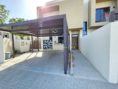 END UNIT WITH BIGGER LAYOUT IN EXCELLENT COMMUNITY