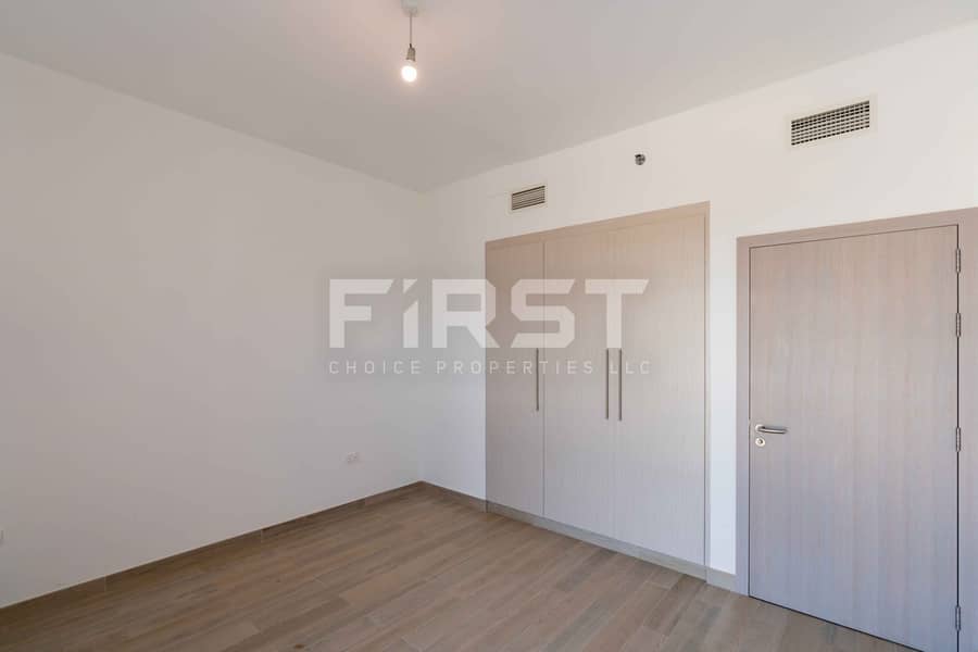 7 1BR Apt Watersedge Yas Island Abu Dhbai UAE  (26). jpg