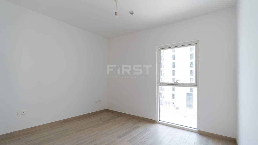 8 1BR Apt Watersedge Yas Island Abu Dhbai UAE  (6). jpg