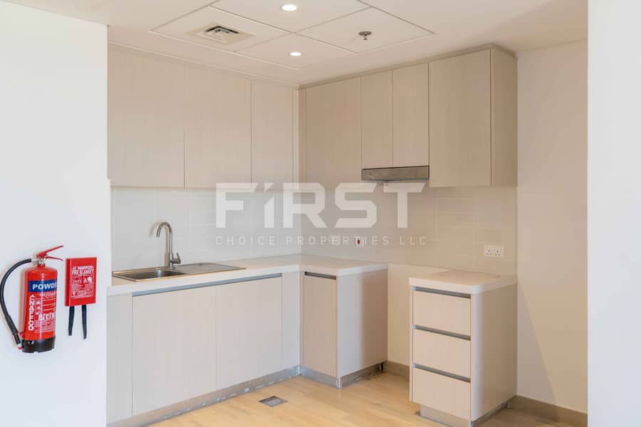 9 1BR Apt Watersedge Yas Island Abu Dhbai UAE  (17). jpg