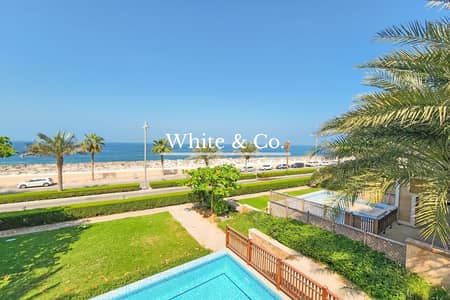 4 Bedroom Villa for Sale in Palm Jumeirah, Dubai - Vacant Villa | Pool + Garden | Sea Views