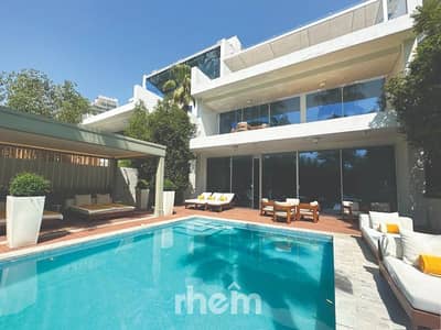 5 Bedroom Villa for Sale in Palm Jumeirah, Dubai - Beach Access | Private Pool | Sea View