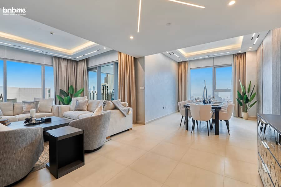 9 Livinn Area and Dining Table. jpg