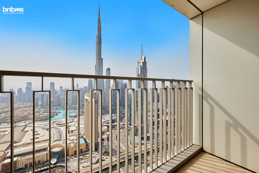 14 Living Room Balcony (1). jpg