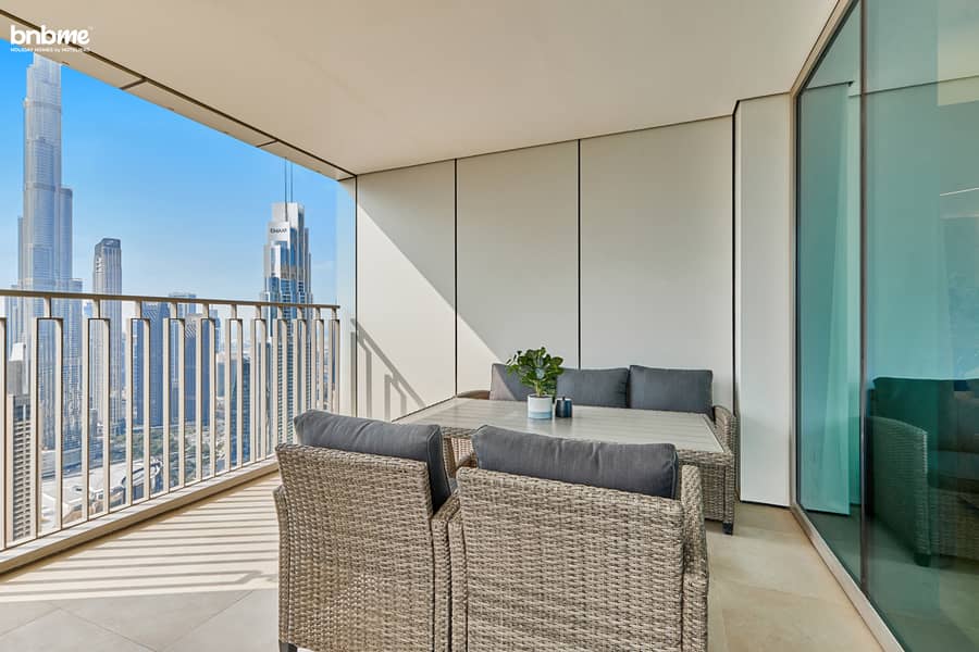 15 Living Room Balcony (2). jpg