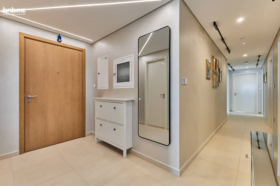 18 Apartment Entrance. jpg