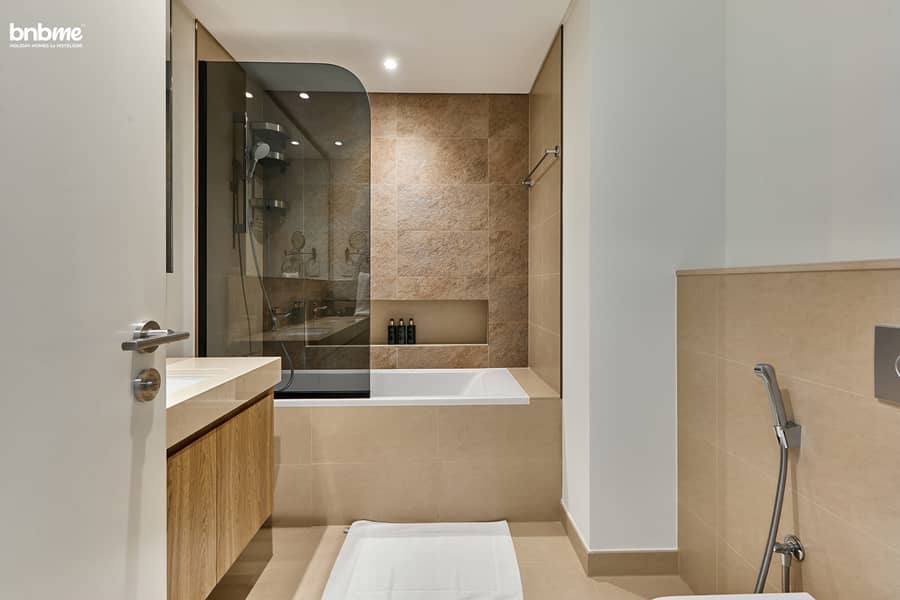 19 Master Bathroom (1). jpg