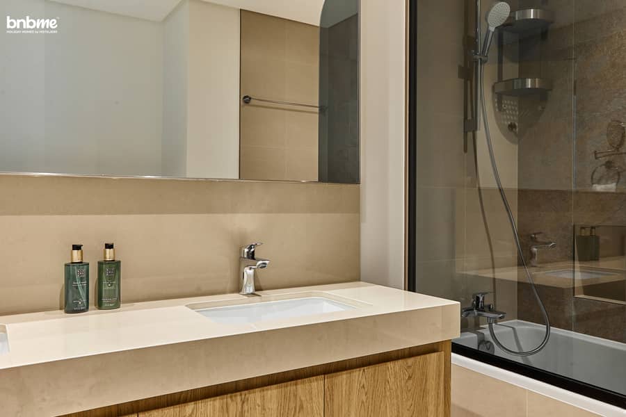21 Master Bathroom (3). jpg