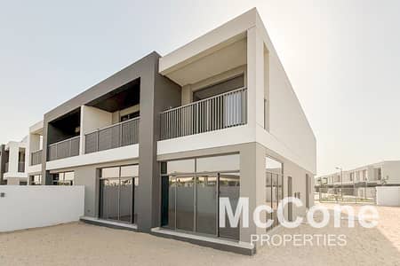 5 Bedroom Villa for Sale in Dubai South, Dubai - Mortgage Ready | Motivated Seller | Near Beach