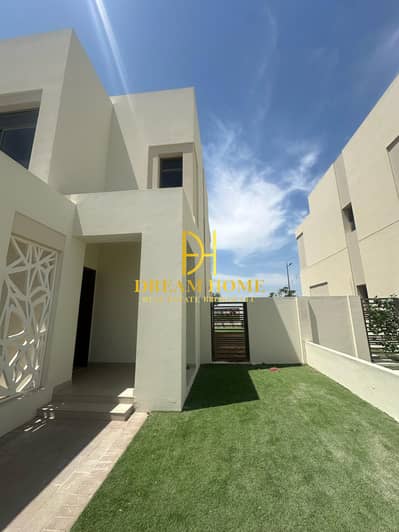 4 Bedroom Villa for Rent in Town Square, Dubai - PHOTO-2025-04-07-15-23-35(2). jpg