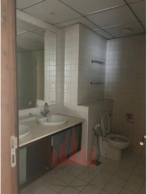 10 washroom. jpg