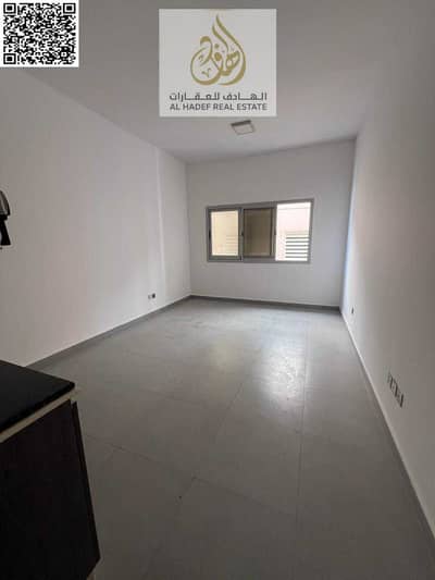 Annual rent in Ajman, Al Rawda 1, behind Al Hamidiya Police Station. Close to Sheikh Ammar Street. Clean, spacious building. Super deluxe finishes. An
