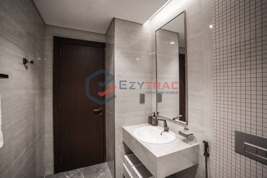 3 Nobles 1204 Airbnb Business Bay - Bathroom 03. jpg