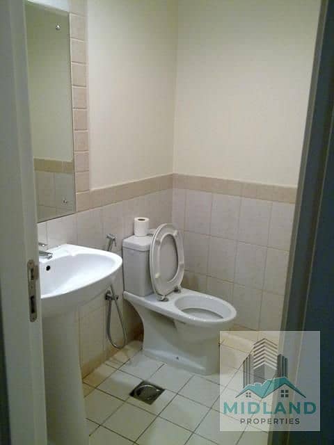 6 23-Common Bath. jpg