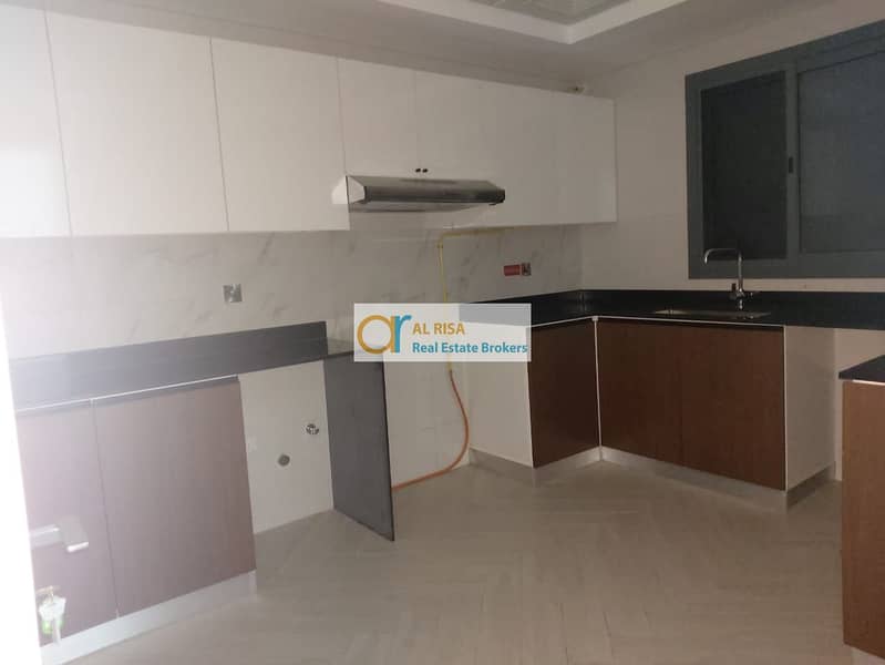 4 30ec84f2-8917-4a49-ae55-bf4dec1c62bd. jpg