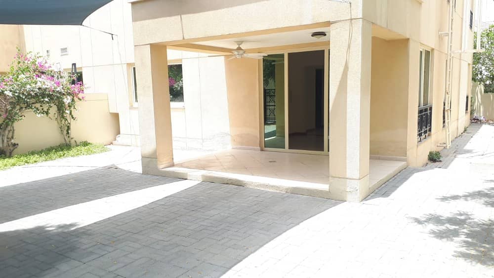 BEAUTIFUL COMPOUND  WITH 4 BED ROOM HALL VILLA IN  NEXT TO JUMEIRAH PRIMARY SCHOOL ON AL WASL ROAD