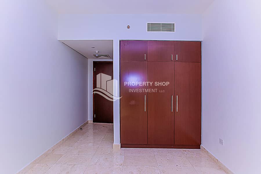 6 3-bedroom-apartment-al-reem-island-marina-square-mrina-heights-1-closet. JPG