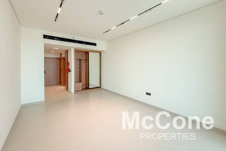 Studio for Rent in Business Bay, Dubai - Brand New | Panoramic Canal View | Unfurnished