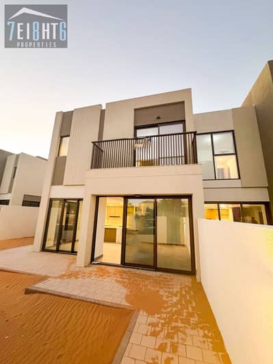 4 Bedroom Villa for Rent in Dubailand, Dubai - main. jpg