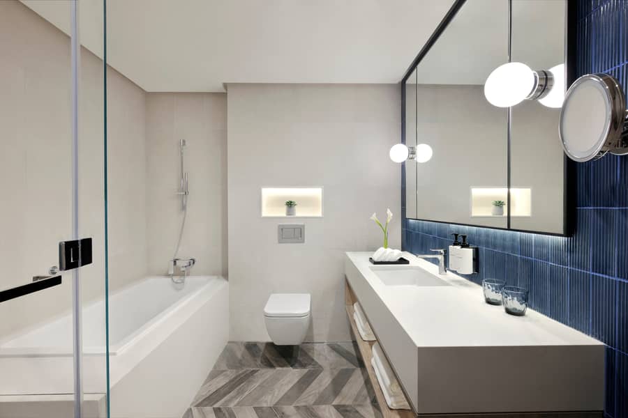 9 Master bathroom. JPG