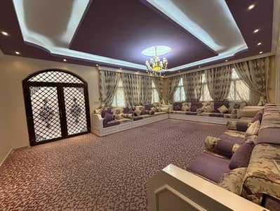 Good looking 4 bed room with maid room big kitchen with special entrance at Shakhbout City