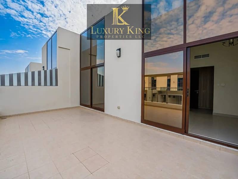 13 huge-balcony-in-a-4-bedroom-villa-for-sale-in-senses-the-fields-meydan-dubai-1200x900. jpg