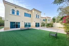 فیلا في الحي 8،جميرا بارك 4 غرف 395000 درهم - 11355768