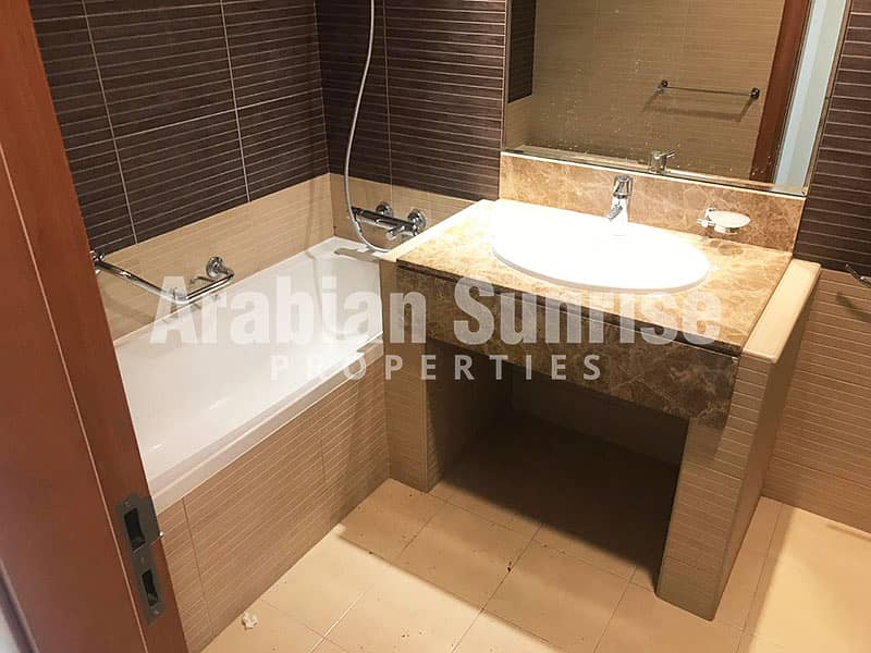 10 Beach-Tower-3BR-A-708-Bathroom-1. jpg