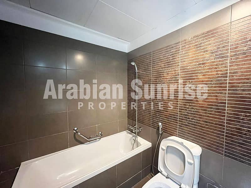 11 Beach-Tower-B-2604-1BR-bathroom-2. jpg