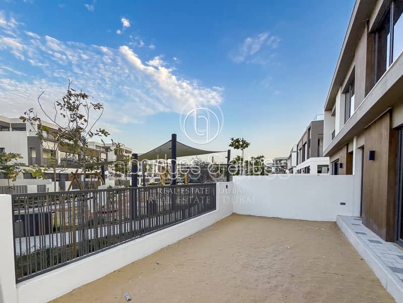 CORNER PLOT | 4BR CLOSE TO PARK | VACANT CORNER PLOT | 4BR CLOSE TO PARK | VACANT