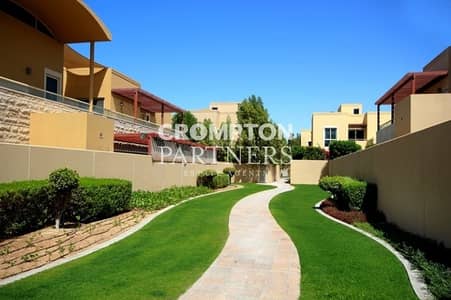 Don't Miss Out! SIngle Row Three Bedroom Villa Don't Miss Out! SIngle Row Three Bedroom Villa