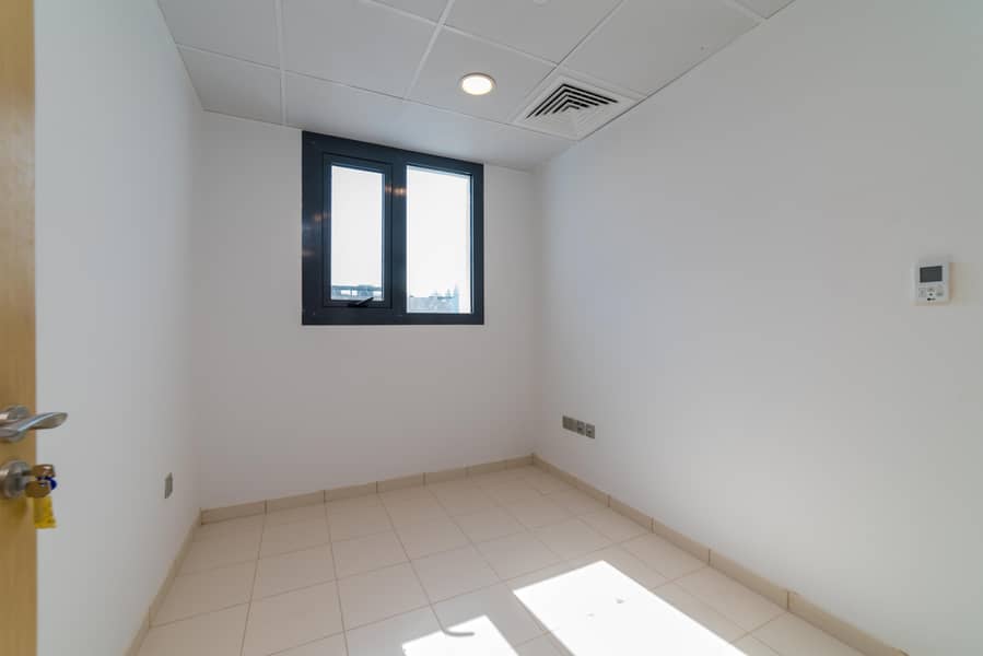 11 606 - 3 BR-8. jpg