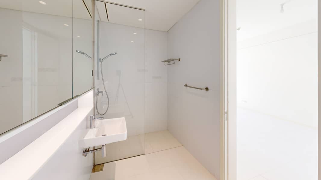 5 Bathroom. jpg