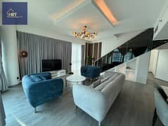 تصميم مميز || شقة دوبلكس فاخرة مريحة مفروشة بالكامل بثلاث غرف نوم || تكييف مجاني || واي فاي مجاني || بالقرب من المترو