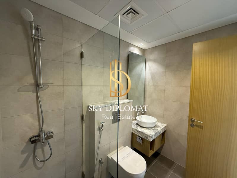 Sea View l Prime Location l Vacant Sea View l Prime Location l Vacant