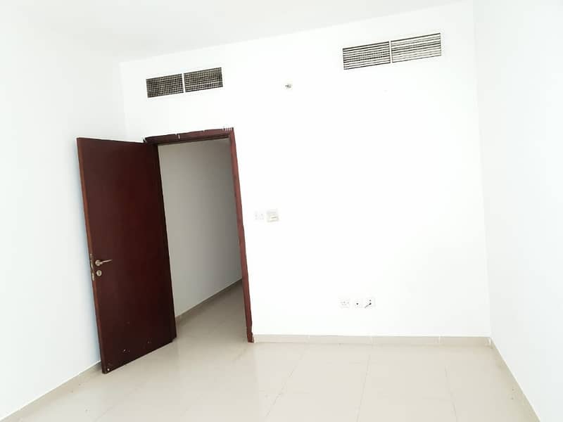 Specious 1bhk apartment on Dubai sharjah border rent 27k only in al nahda area.