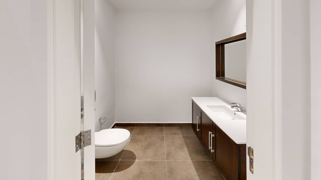 13 Bathroom (9). jpg
