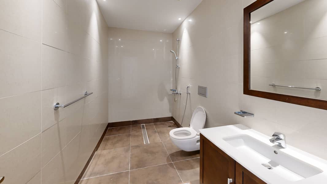 14 Bathroom (8). jpg