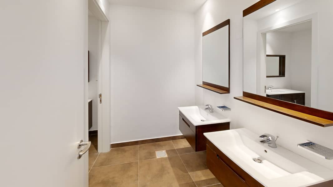 15 Bathroom (7). jpg