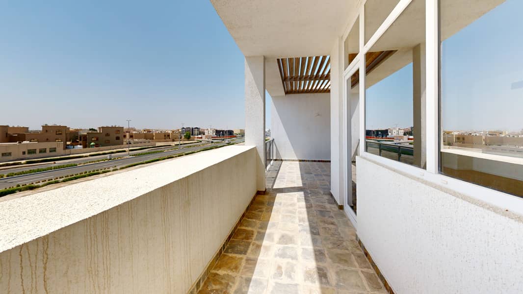 23 Balcony (1). jpg