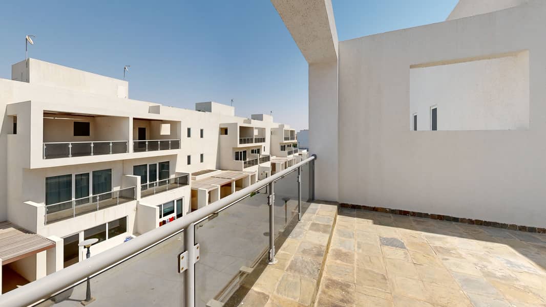 24 Balcony. jpg