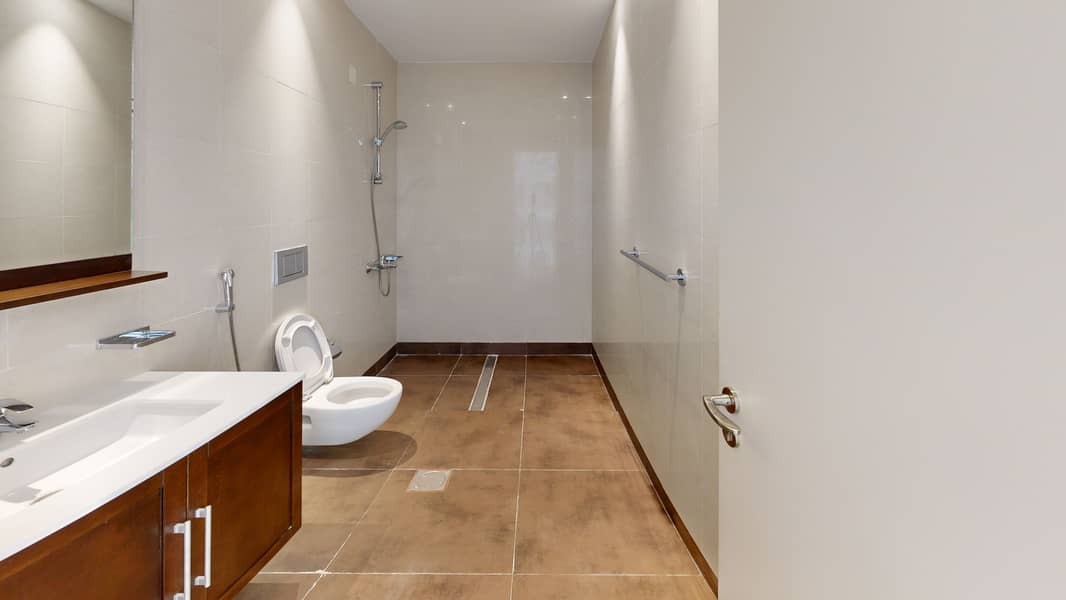30 Bathroom (2). jpg