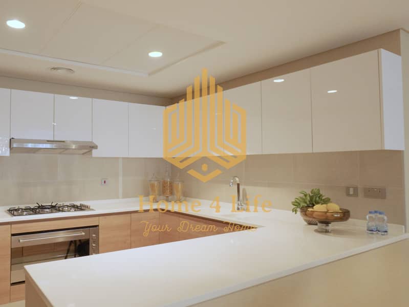 8 RV Mockup. 00_00_16_02. Still009. jpg