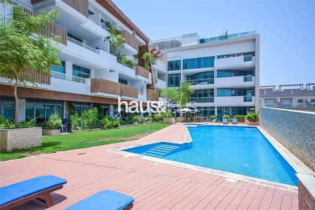 Well maintained large Studio with outdoor terrace Well maintained large Studio with outdoor terrace