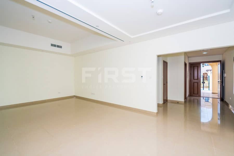 5 Internal Photo of 3 Bedroom Villa in Al Salam Street Bloom Gardens Abu Dhabi UAE (2). jpg